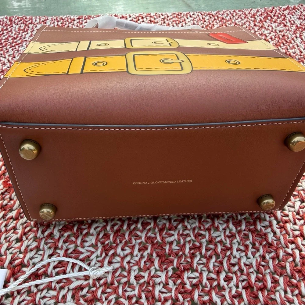 Coach Cashin Carry 22 With Trompe L'oeil Print. NWT. - Picture 5 of 9